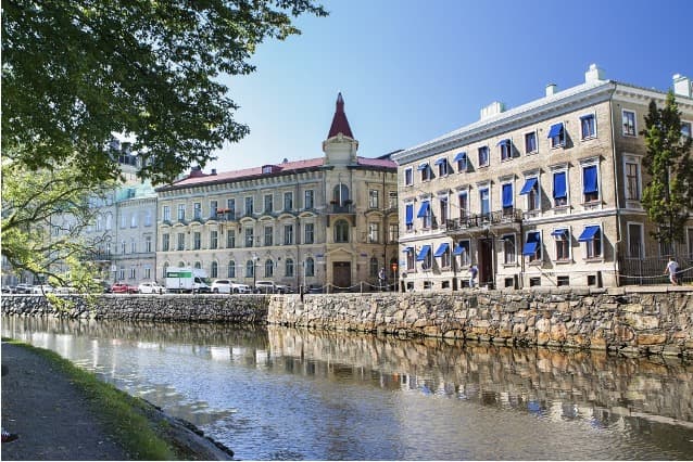 Stora Nygatan 17½, Göteborg — rokokopalats vid Vallgraven